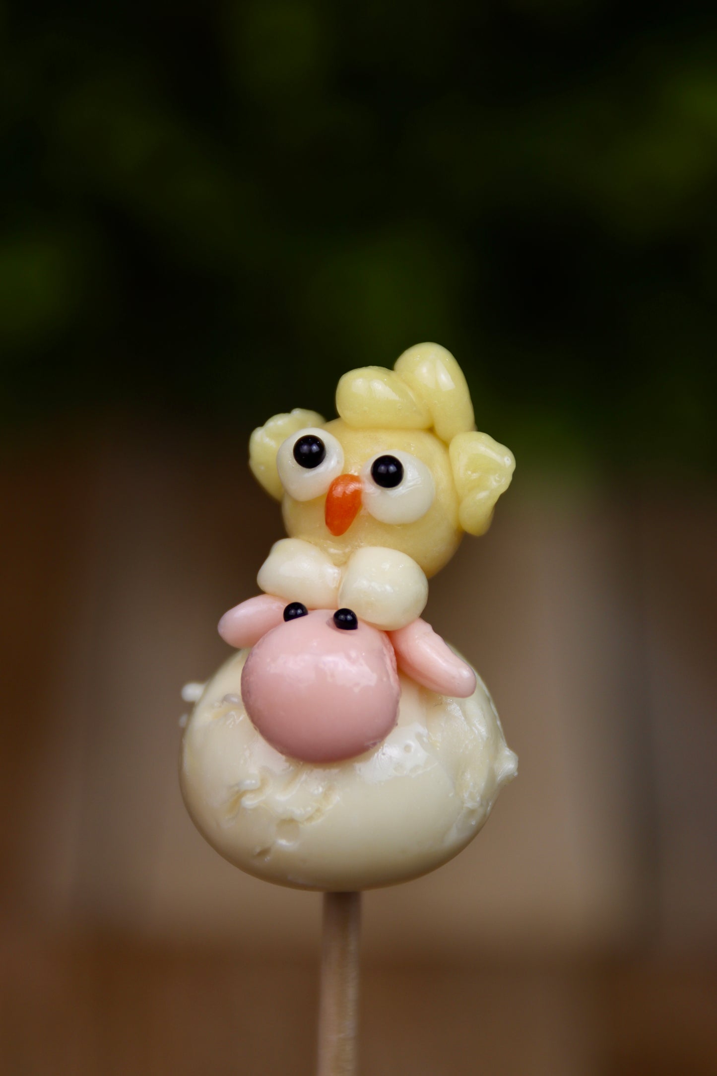 Sucette artisanale en forme de mouton et de poussin