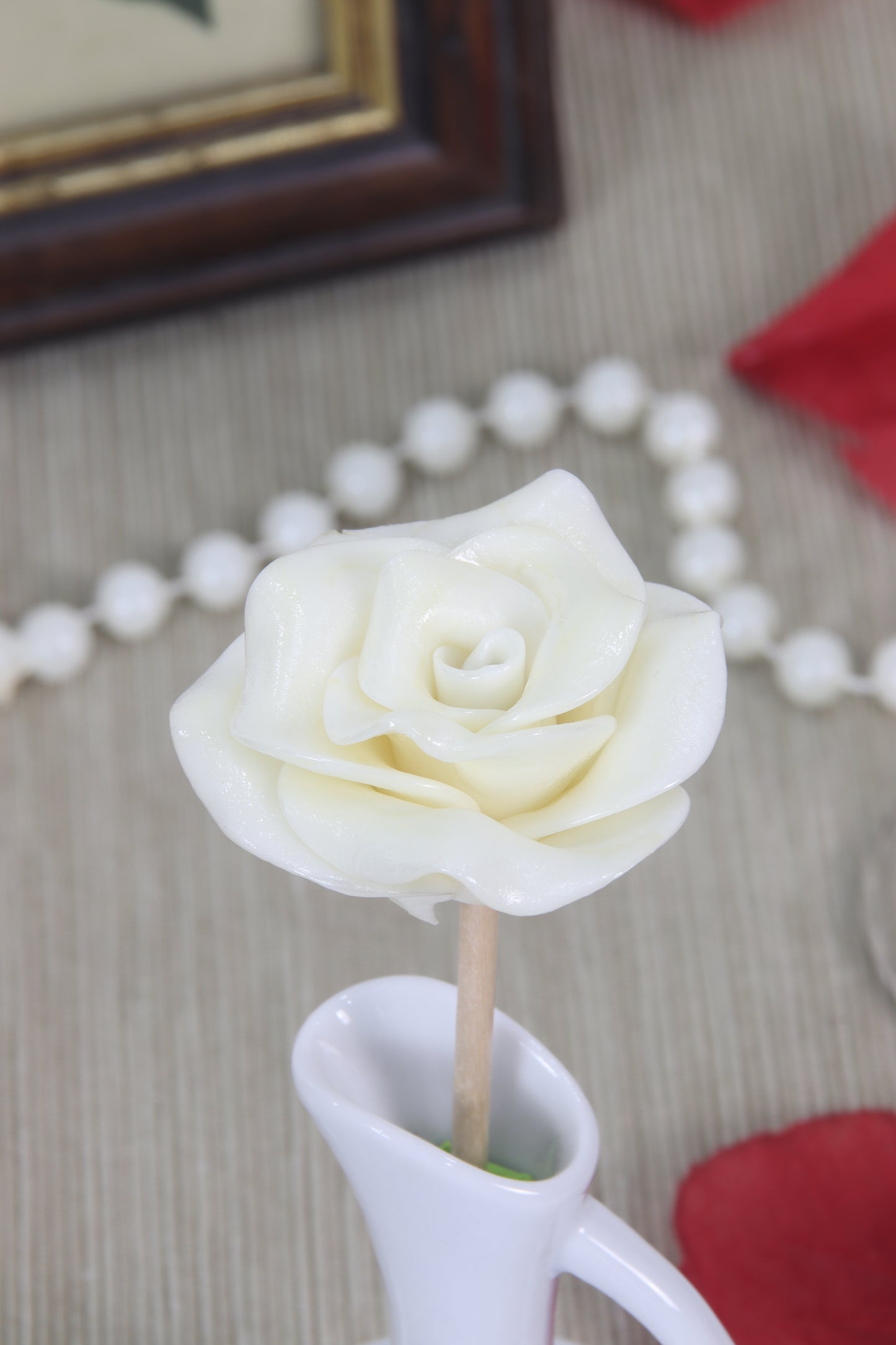 Sucette en forme de fleur blanche