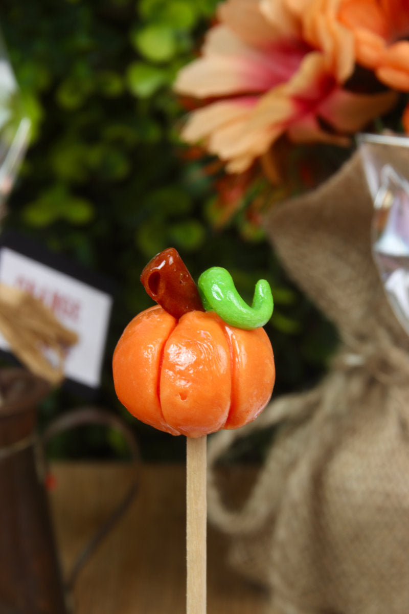 Sucette artisanale en forme de citrouille sculptée à la main, parfum orange