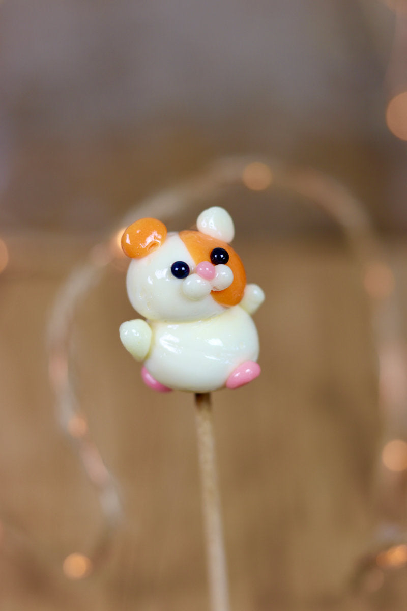 Sucette sculptée en forme d'hamster à l'orange. Inspiré de Hamtaro