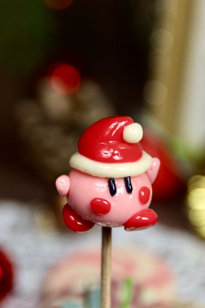Sucette artisanale en forme de Kirby à la fraise
