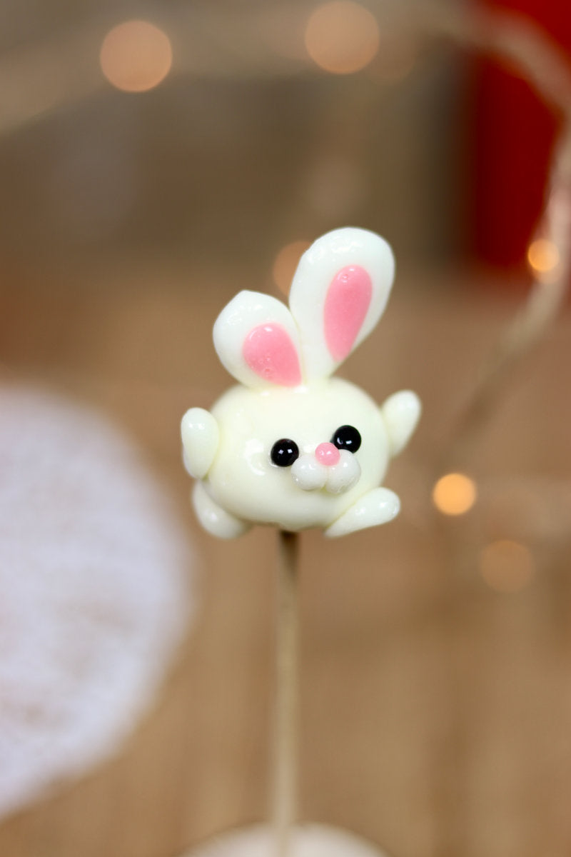 Sucette sculptée en forme de lapin banane fraise