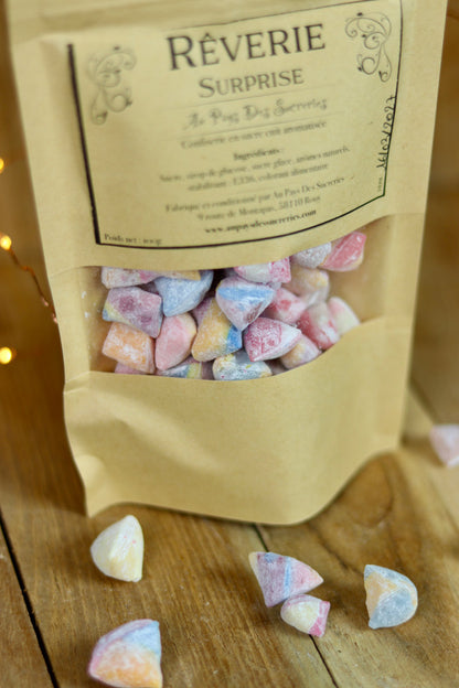 Un sachet de bonbon rêverie surprise fabriqué à la main en Bourgogne