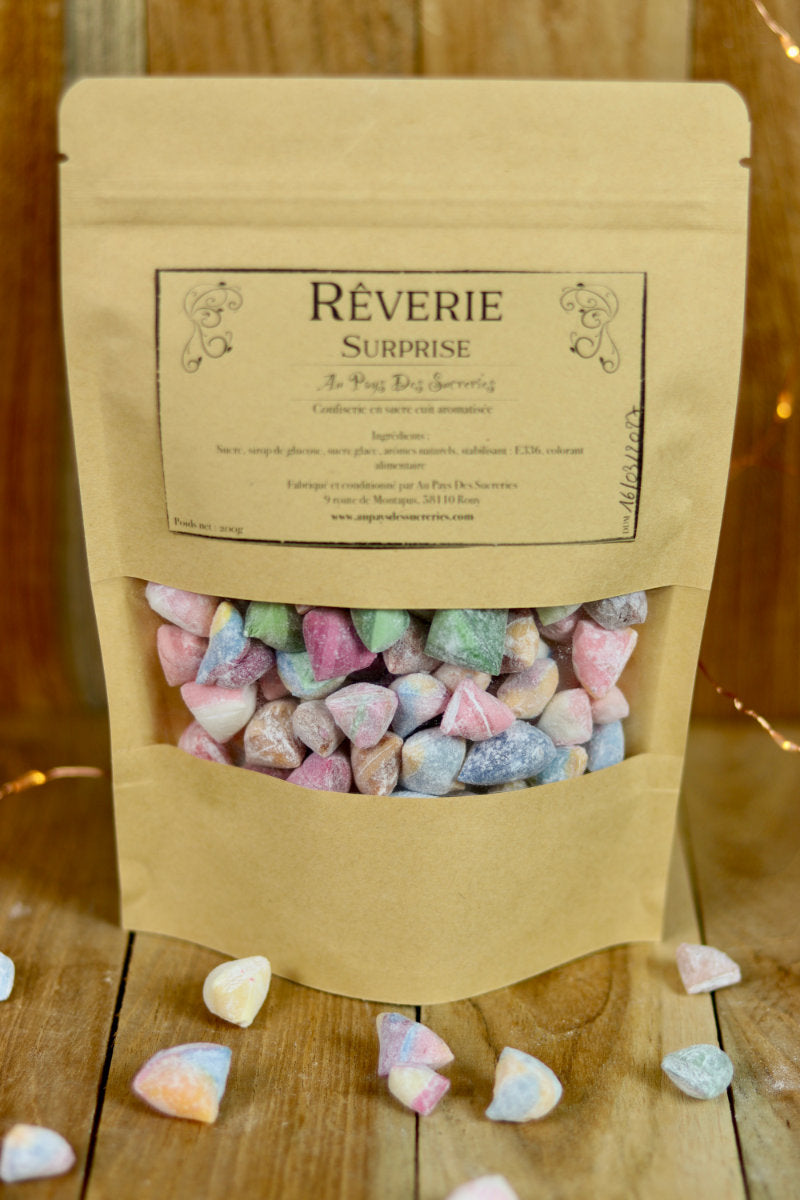 Un sachet de bonbon rêverie surprise fabriqué à la main en Bourgogne