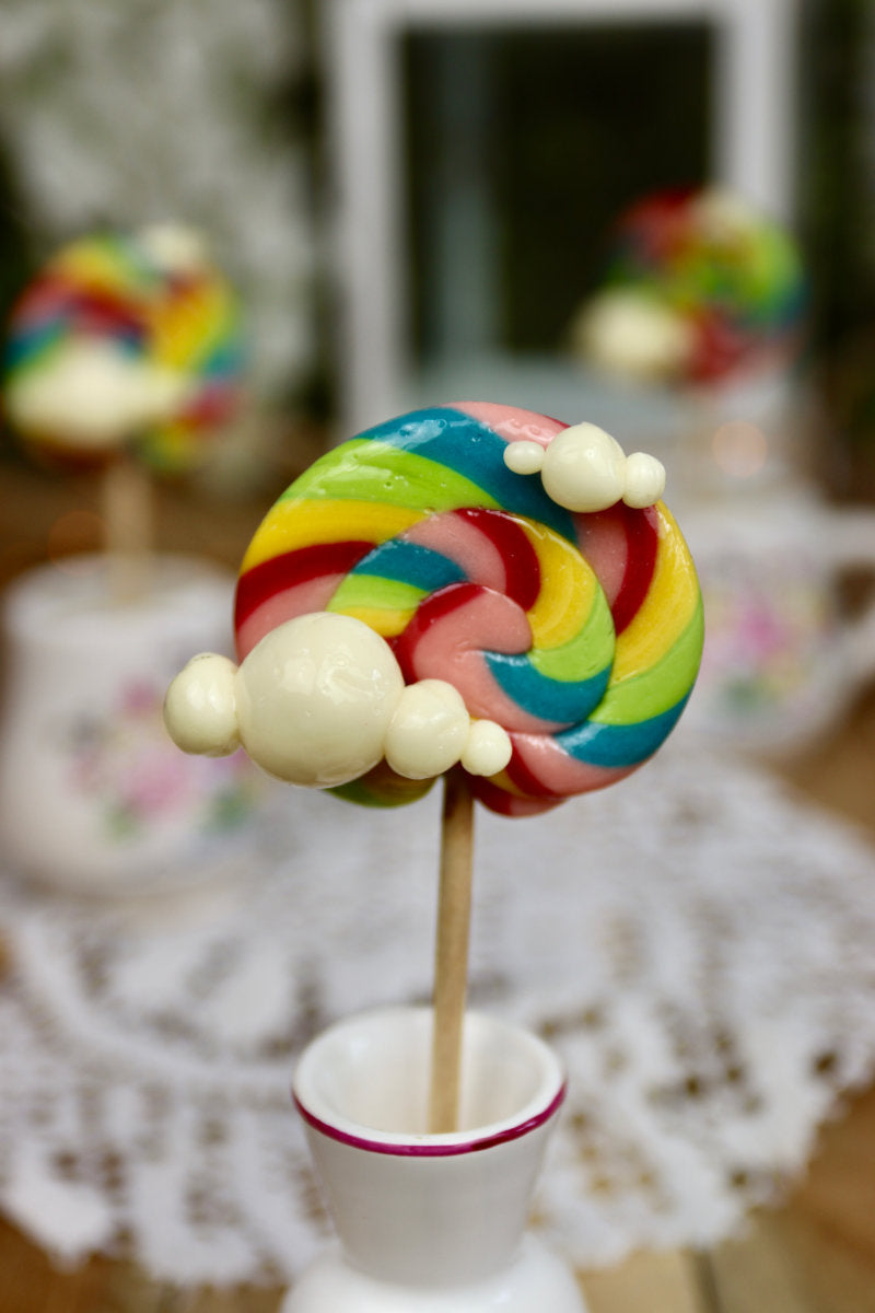 Sucette artisanale en forme d’arc-en-ciel multicolore avec petit nuage, parfum multifruit