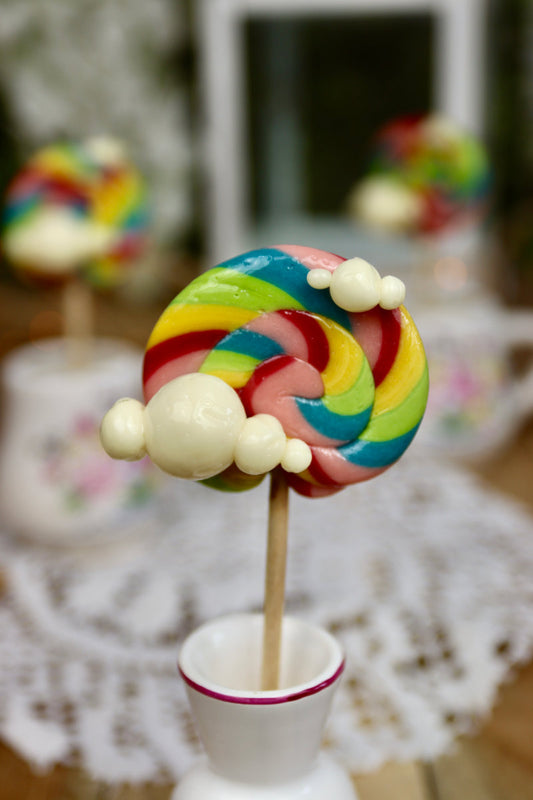 Sucette artisanale en forme d’arc-en-ciel multicolore avec petit nuage, parfum multifruit