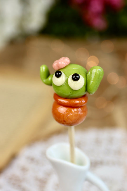 Sucette artisanale en forme de cactus en pot au parfum pomme et caramel