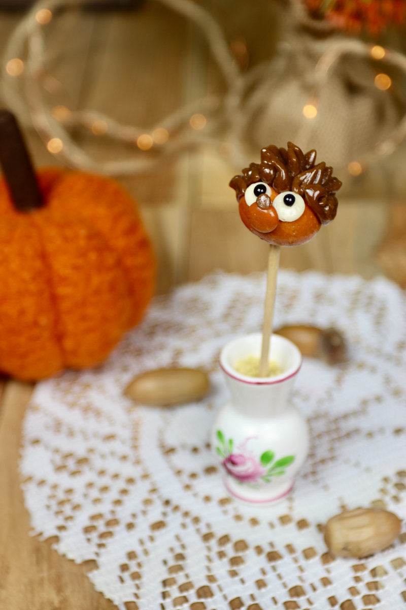 Une sucette artisanal au caramel en forme d'hérisson