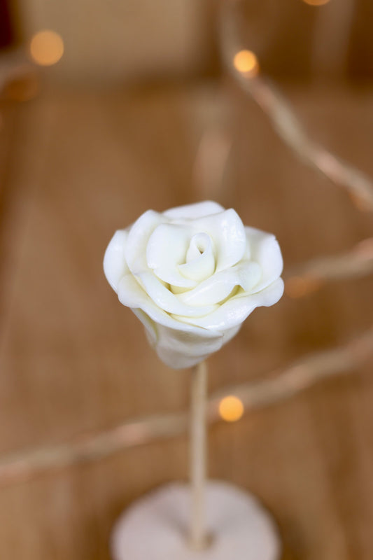 Sucette sculptée en forme de rose à la noix de coco