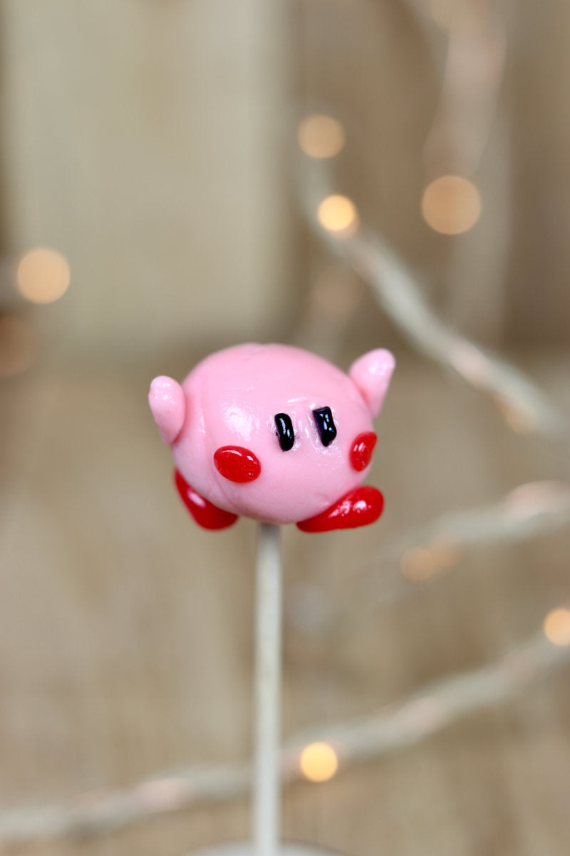 Sucette sculptée en forme de Kirby à la fraise