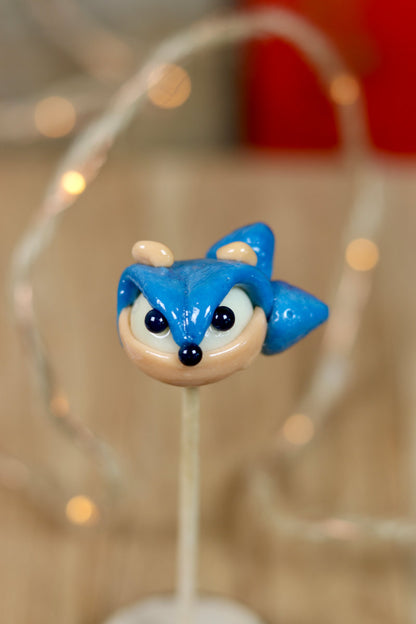 Sucette sculptee en forme de Sonic à la myrtille