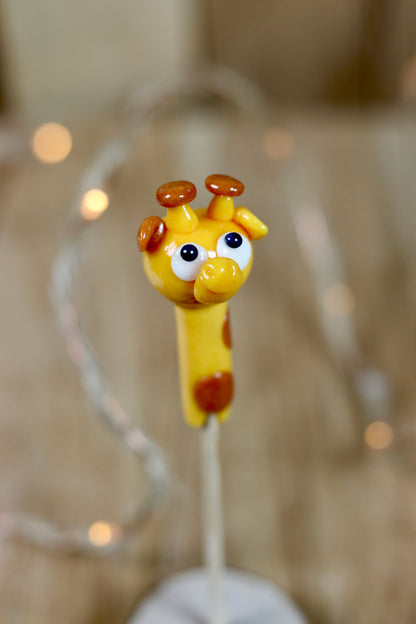 Sucette sculptée en forme de girafe à l'ananas et au caramel