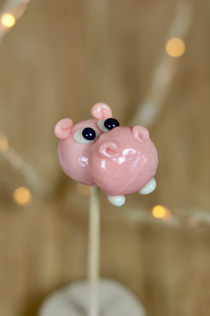 Sucette sculptée en forme d'hippopotame à la framboise
