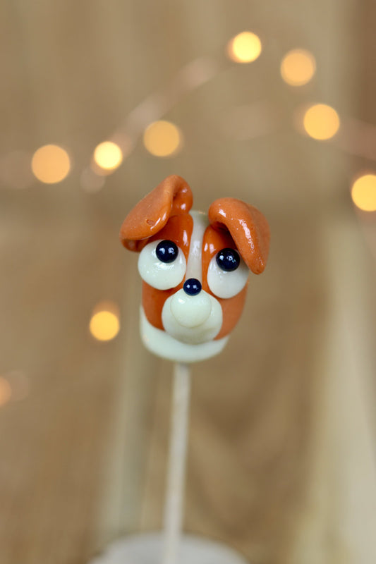 Sucette sculptée en forme de Jack Russel à la vanille et au caramel