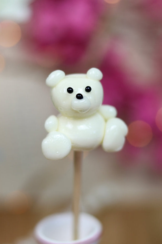 Une sucette sculptée en forme de peluche à la noix de coco