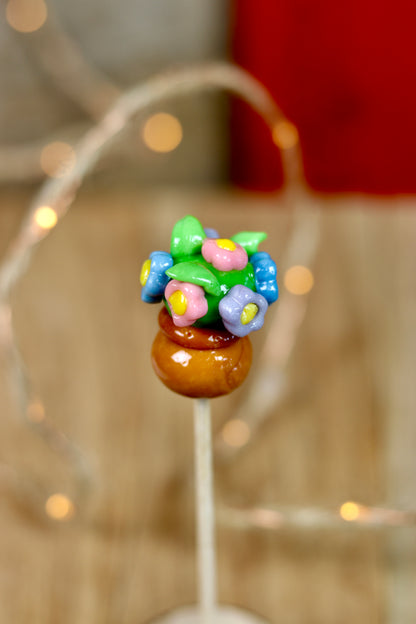 Sucette sculptée en forme de pot de fleur multifruit. 