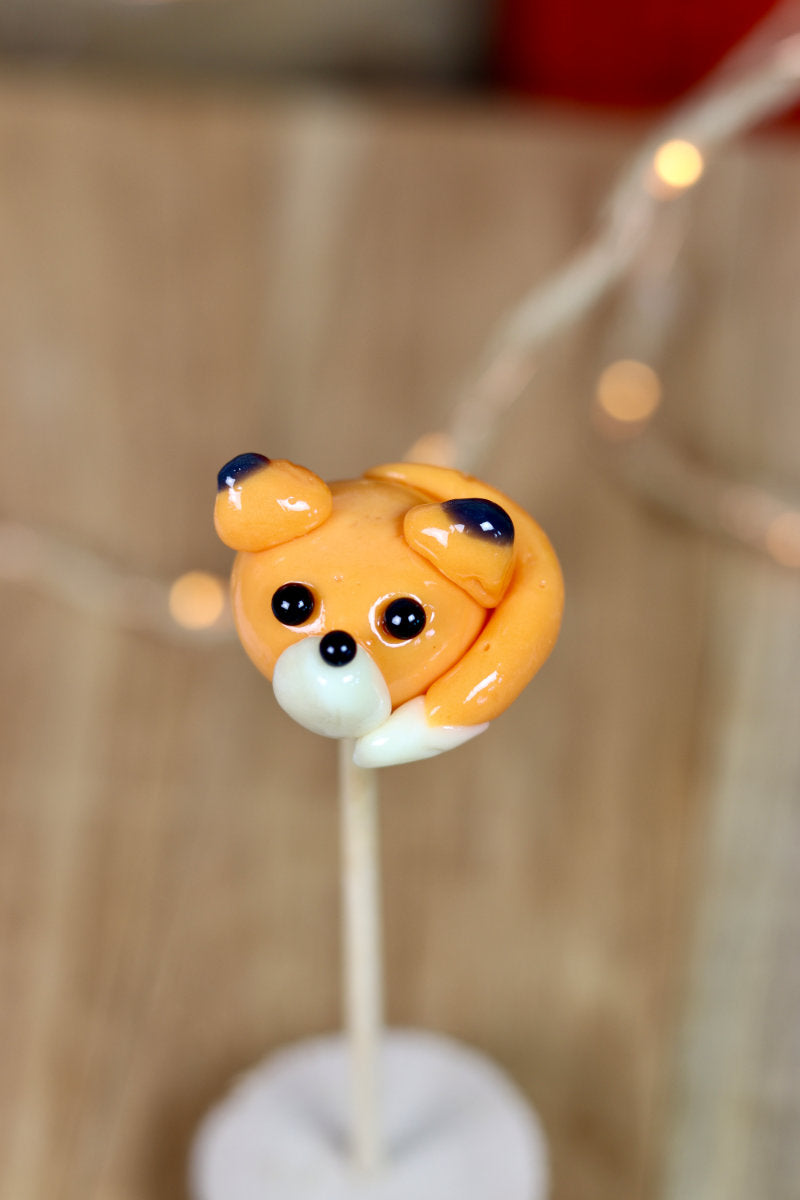 Sucette sculptée à la main en forme de renard à l'orange et au citron