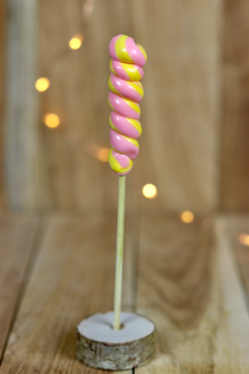 Sucette torsade artisanale banane fraise fabriquée dans notre atelier en Bourgogne