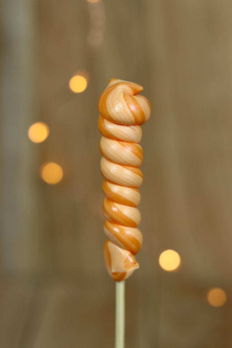 Sucette torsade artisanale l'orange  fabriquée dans dans atelier en Bourgogne