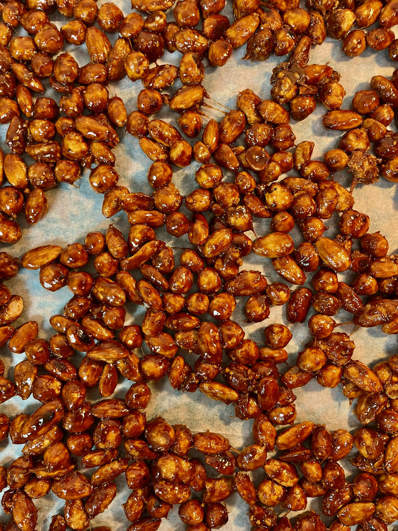 Des gourmandises amande noisette du pays des sucreries. Fruits sec caramélisée