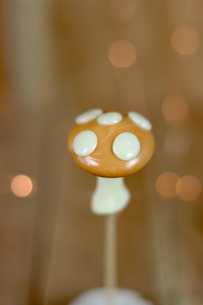 sucette sculptée en forme de champignon au caramel beurre salé et à la vanille