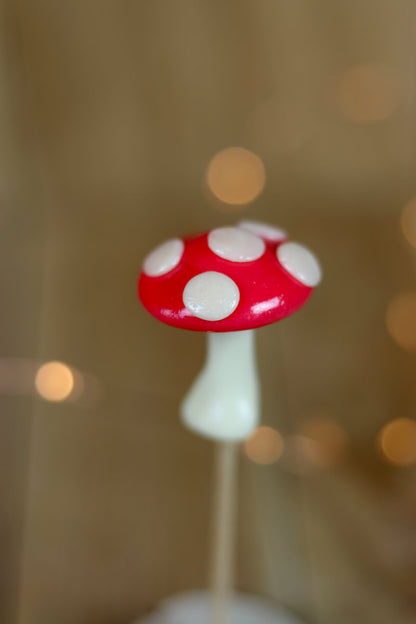 Sucette sculptée en forme de champignon à la cerise et à la vanille