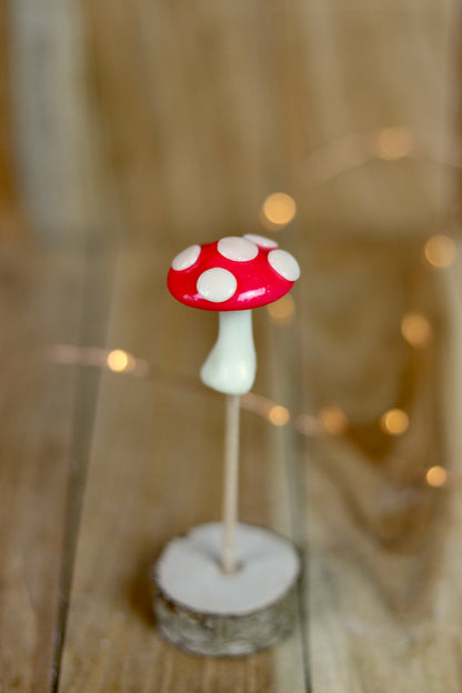 Sucette sculptée en forme de champignon à la cerise et à la vanille