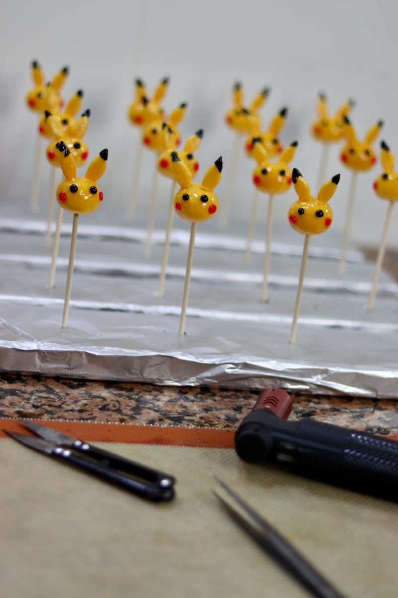 fabrication de sucette en forme de pikachu à la banane 