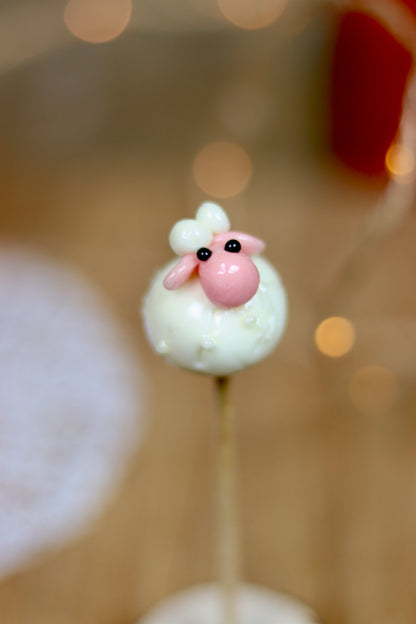 Sucette sculptée en forme de mouton à la banane et à la fraise