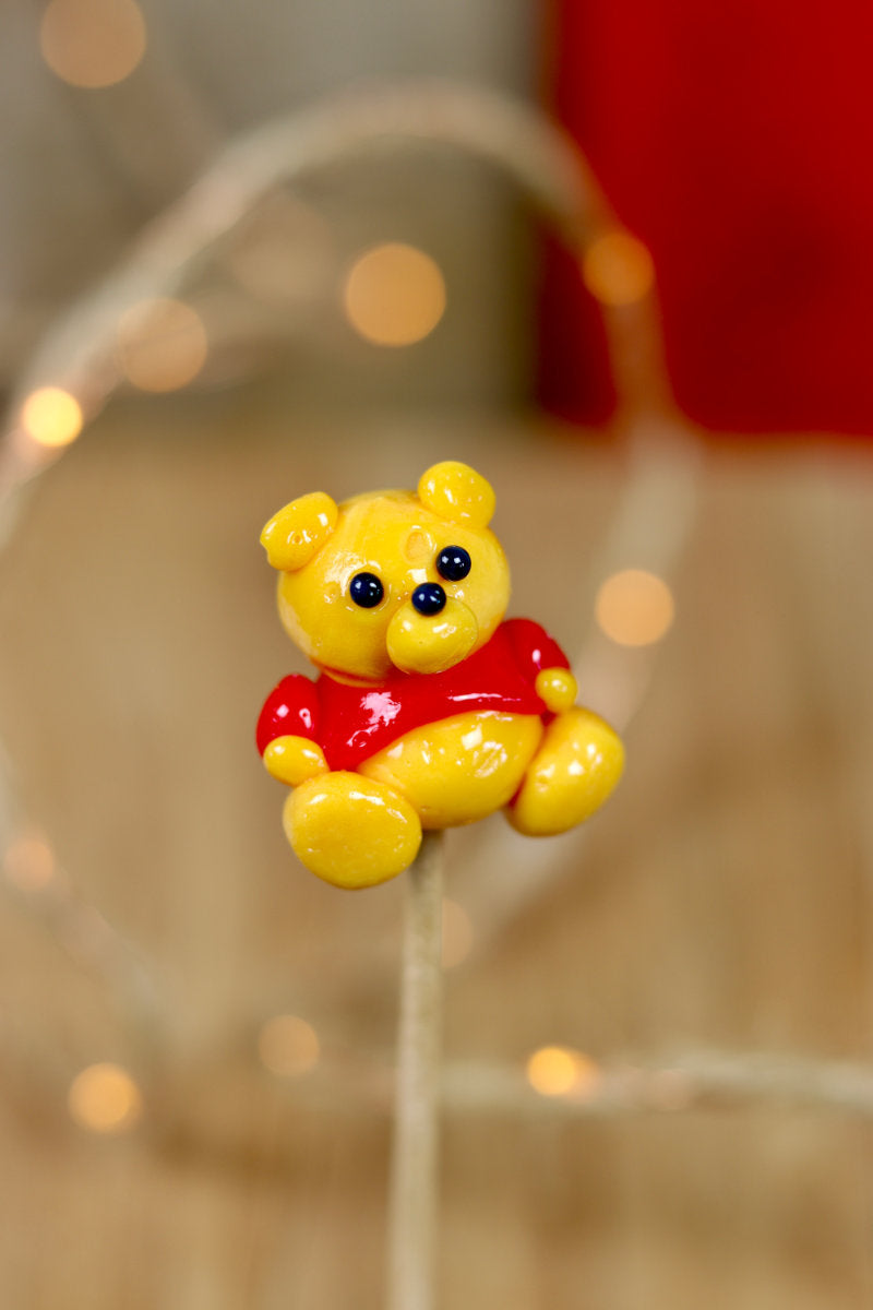 Sucette sculptée en forme de peluche inspiré de winnie l'ourson à la pêche et à la cerise