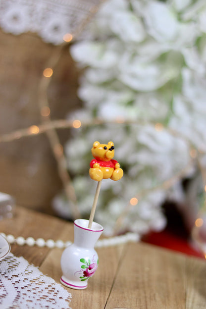 sucette sculptée en forme de winnie l'ourson à la pêche et a la cerise